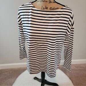 Vineyard Vines black white stripped lightweight sweater